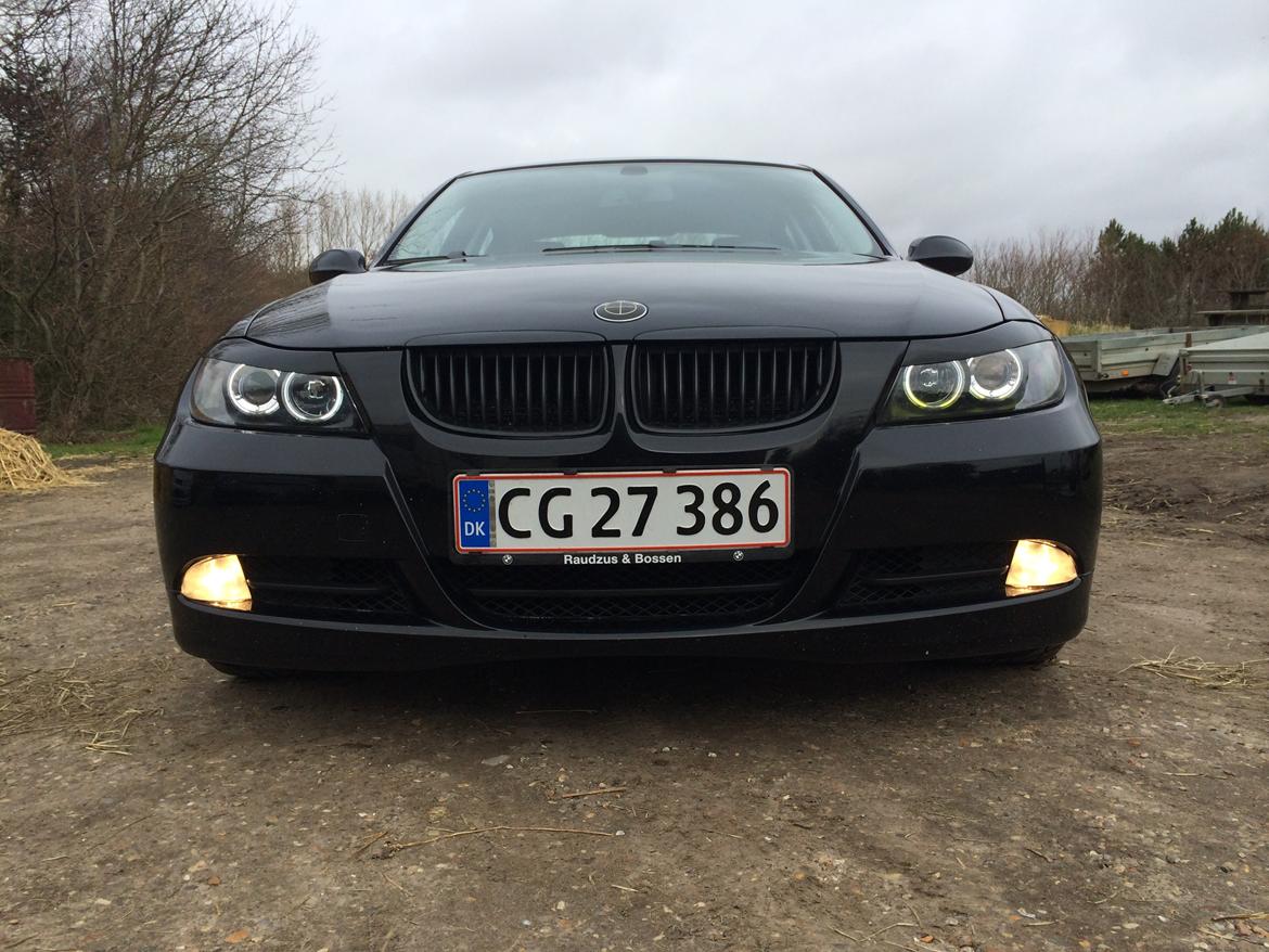 BMW E90 320i billede 3