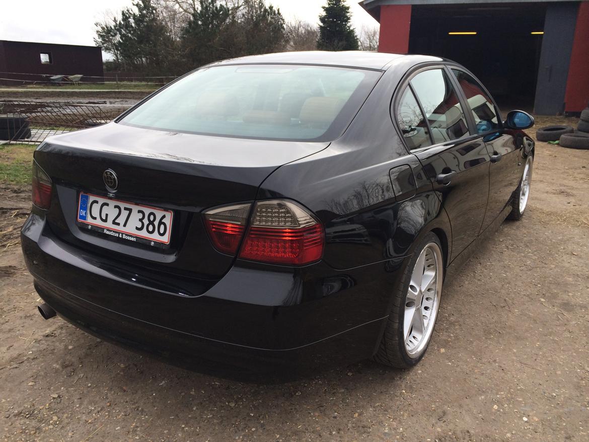 BMW E90 320i billede 6