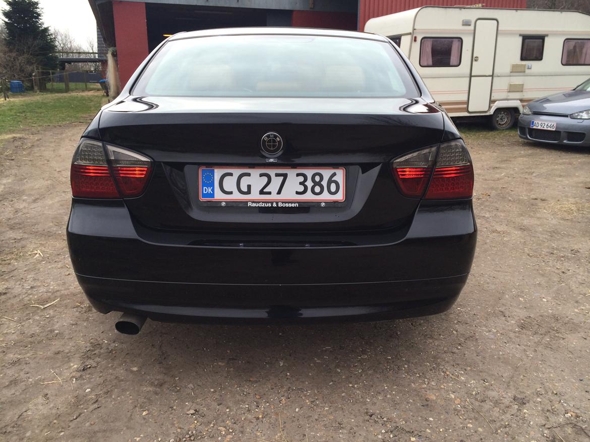 BMW E90 320i billede 5