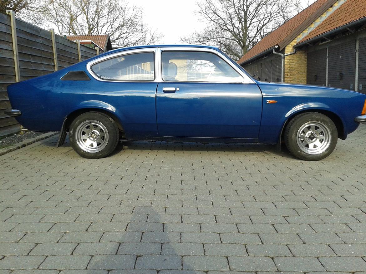 Opel Kadett C coupé - Har sat dæk på med lidt højere profil og sænket den mere. Tror jeg sænker den endnu mere en dag. billede 16