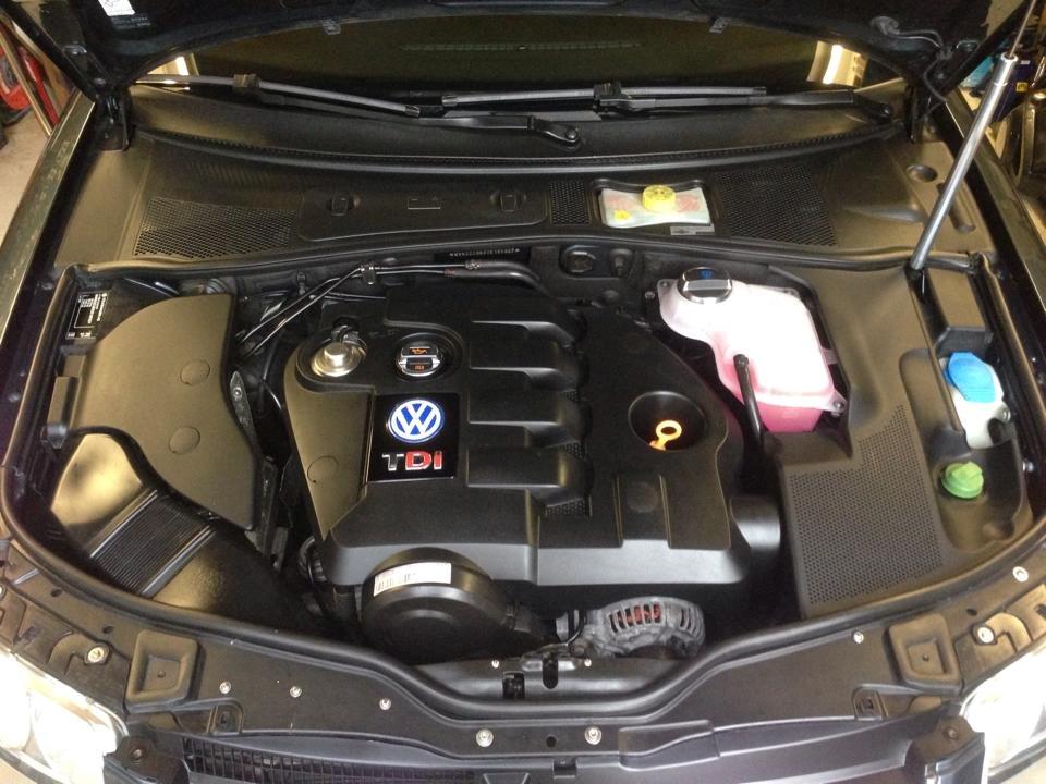 VW Passat 3BG, 1.9 TDI - Highline // Airride // SOLGT - Motorrummet efter lidt rengøring! VR5 afdækning, R8 oliedæksel, Porsche 911 køledæksel :D billede 23