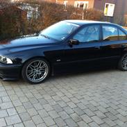 BMW E39 523i