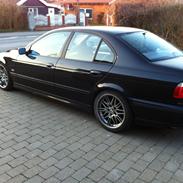 BMW E39 523i