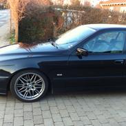 BMW E39 523i