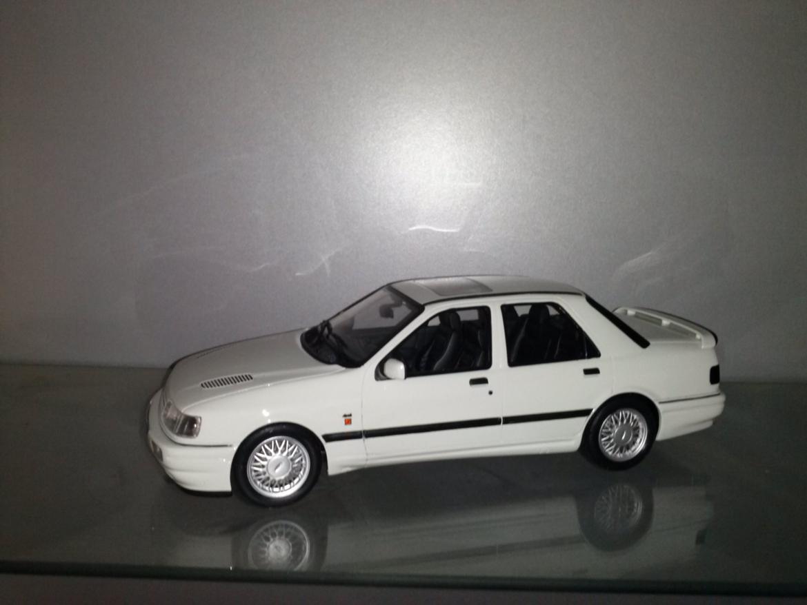 Ford Sierra Cosworth 4X4  " SOLGT" - Modelbil i 1:18  Ford Sierra Cosworth 4X4  Nr.198/1500 billede 9