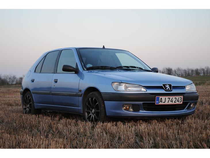 {{currentPhoto.altText}} billede {{currentPhoto.number}}