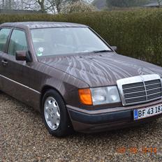 Mercedes Benz 320E W124