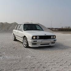 BMW E30 330i
