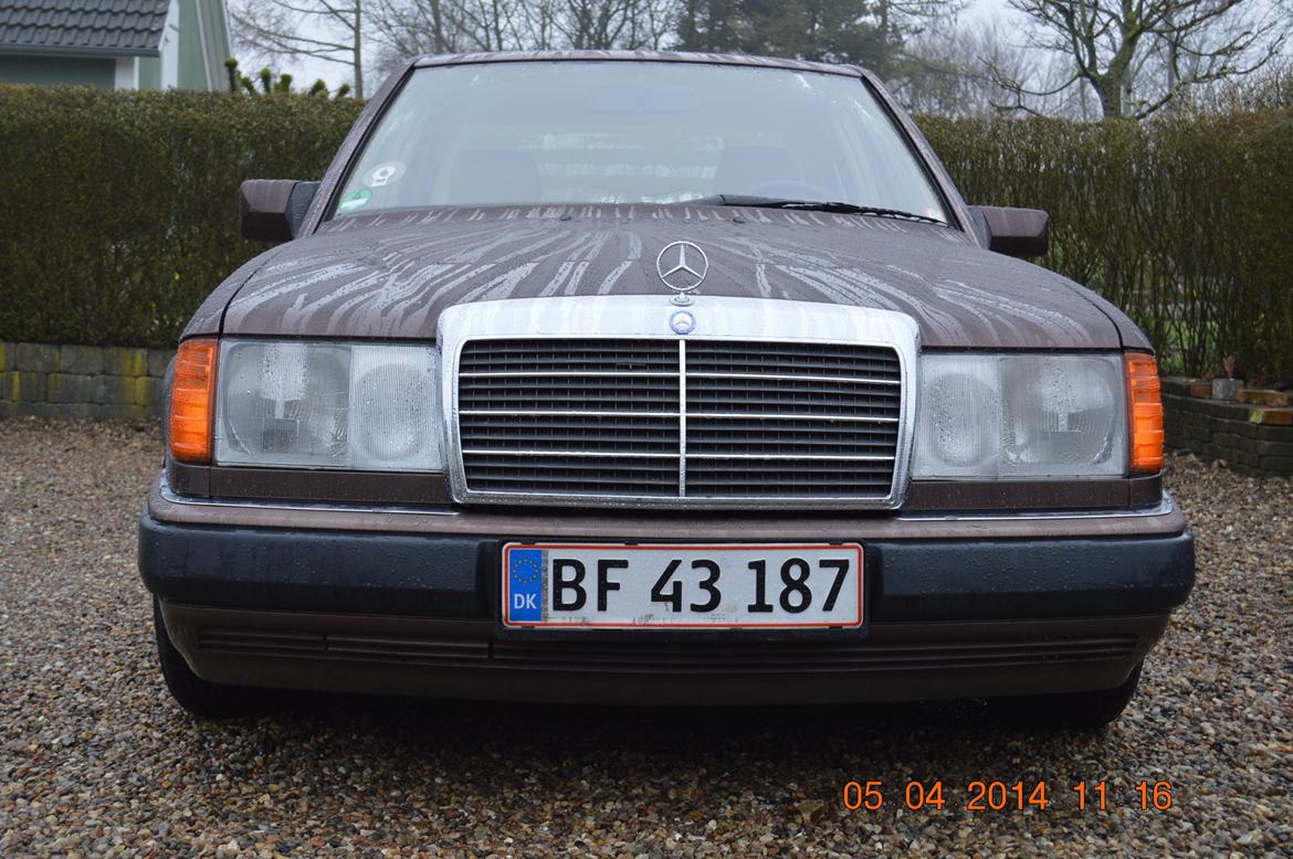 Mercedes Benz 320E W124 - Klassisk Mercedes front før verden gik af lave.  billede 2