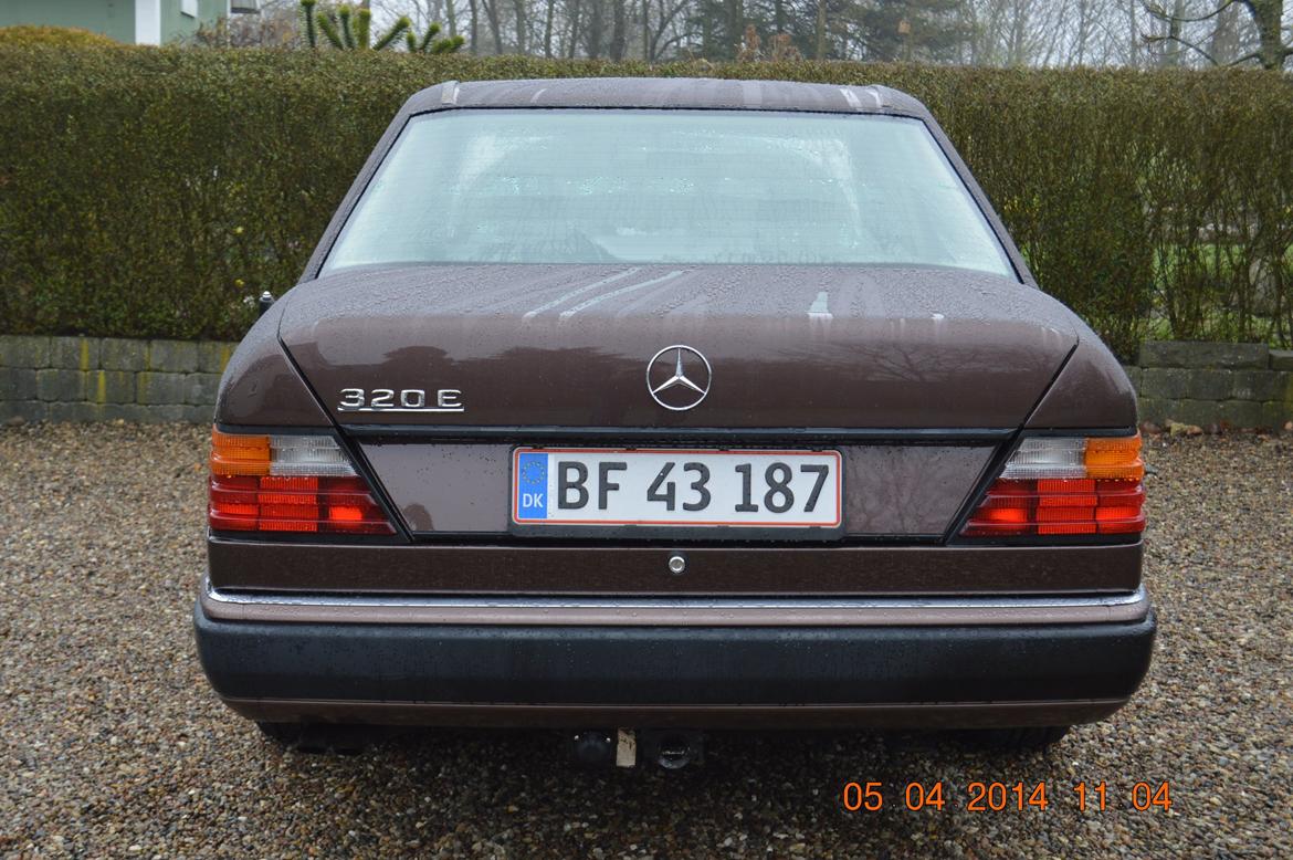 Mercedes Benz 320E W124 - W124 havde skrå baglygter. Ligesom Taunus mrk. 5 billede 5