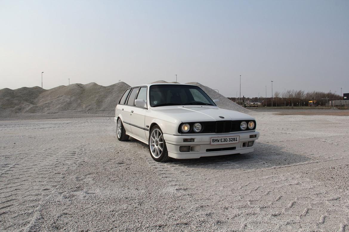 BMW E30 330i billede 1