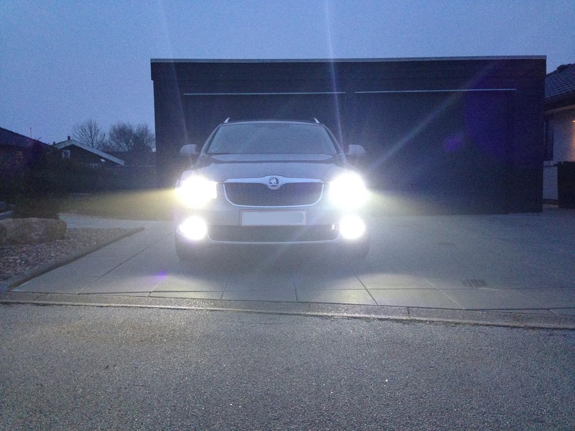 Skoda Superb Combi CR DSG - LED tågelys + OEM Bi-Xenon billede 45