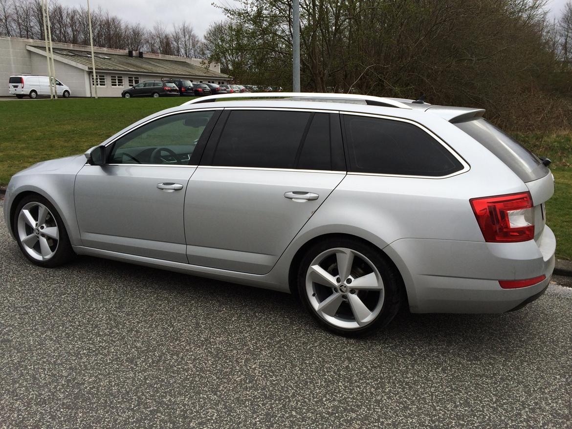 Skoda Octavia combi Elegance 2.0 TDI DSG *SOLGT* billede 18