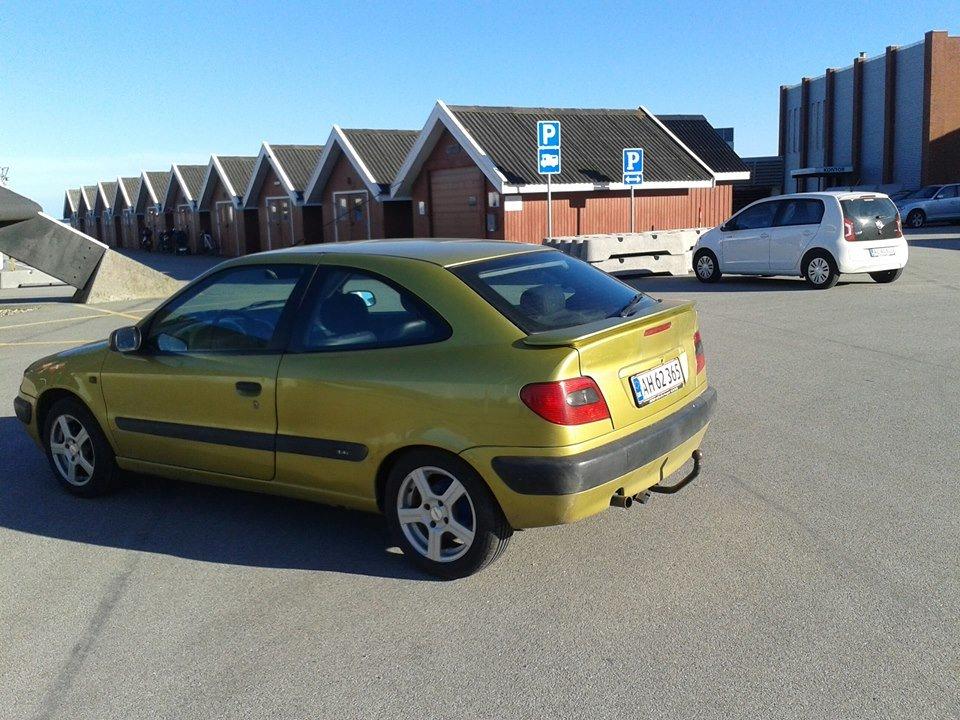 Citroën Xsara 1,4i slx Coupe RIP - Nu med emblemfri røv og VTS spoile. Nu er det bare sportspotten der mangler. billede 4