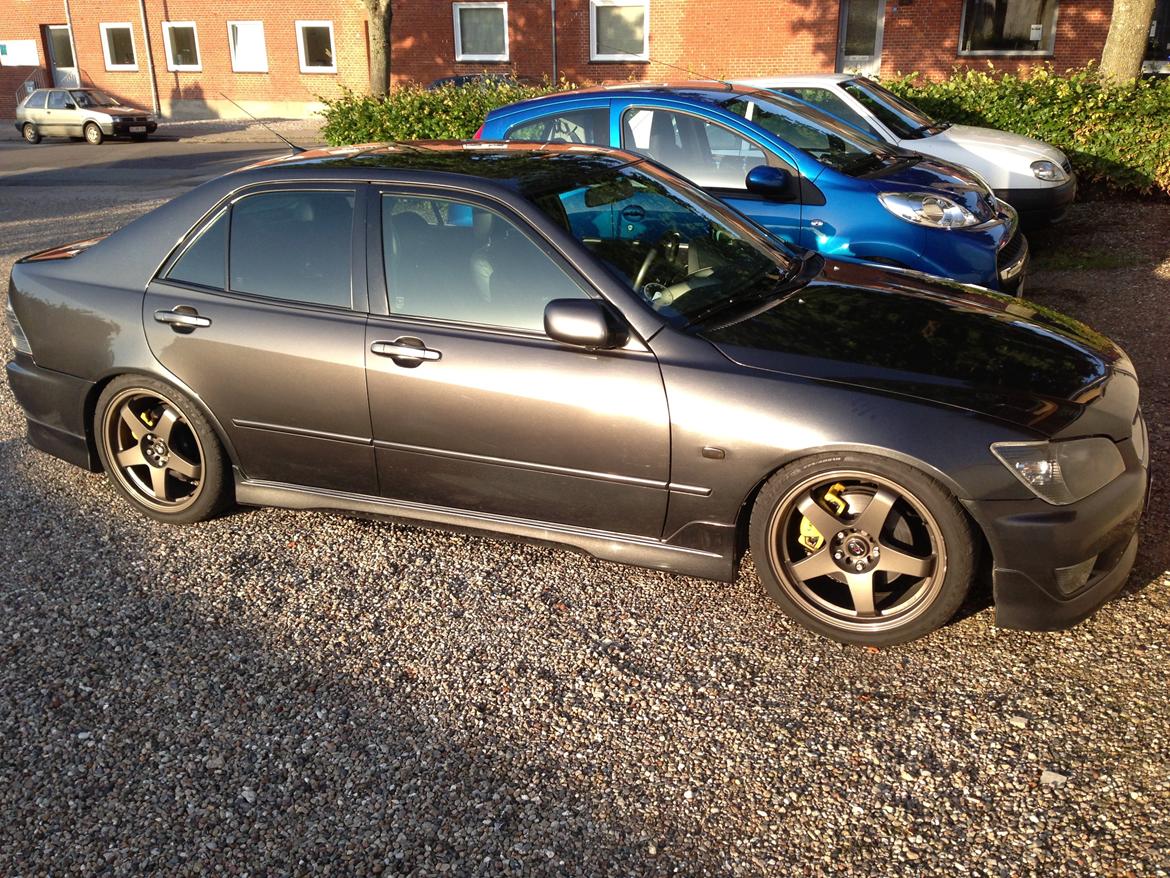 Lexus is200 billede 3