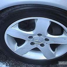 Mercedes Benz E300 D Turbo solgt