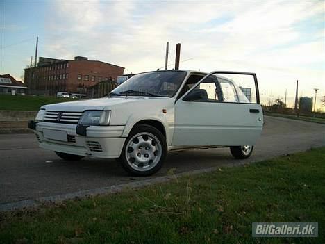 Peugeot 205 1.9 Rallye "Solgt" billede 2