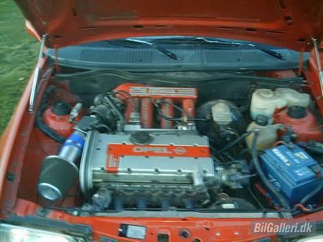 Opel Kadett 2.0 GSI 16v SOLGT - Det er lidt dårligt men ska nok fix et nyt så hurtig jeg kan  billede 7