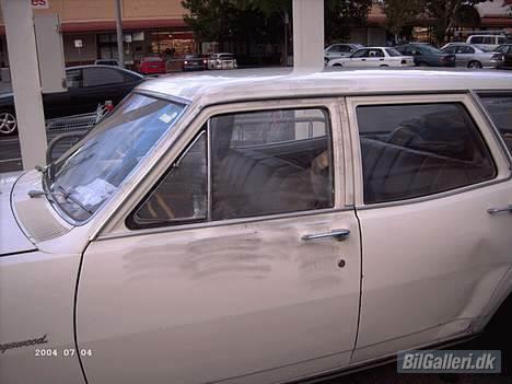 Amerikaner Holden Kingswood - Shepparton, en idiot huggede vores cd afspiller et par dage efter at Pyromanen James havde sparket en bule i døren! :-( billede 17