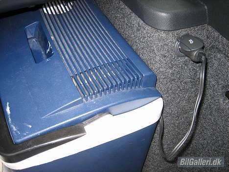 Skoda Fabia Combi 1,9 TDi PD - Selvfølgelig er der 12V stik i bagagerummet på sådan en fætter. billede 13
