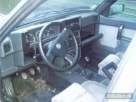 Alfa Romeo 75 -SOLGT- - lige et billede at den lækre kabine billede 5