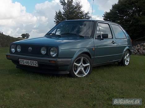 VW golf 2 *solgt* - var så før ombygning her er den kun sænket og fået lidt fælge på billede 2