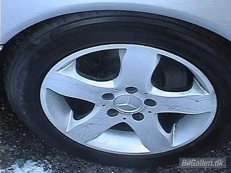 Mercedes Benz E300 D Turbo solgt - Sommer Fælge billede 3