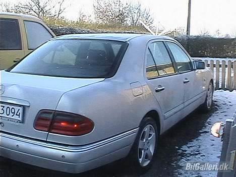 Mercedes Benz E300 D Turbo solgt billede 4