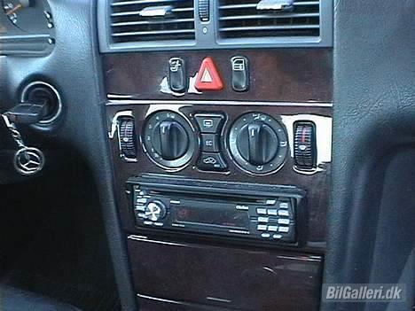 Mercedes Benz E300 D Turbo solgt billede 8