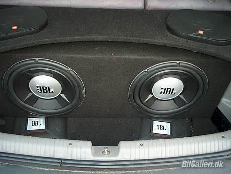 Opel Corsa 1,416v SOLGT - 2x12 " jbl bas, dobbelt svingspole billede 15