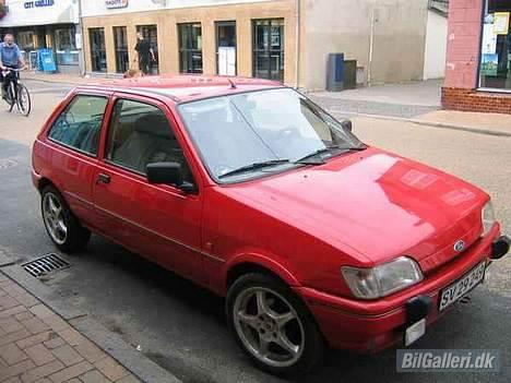 Ford fiesta 1,8i sport solgt billede 2