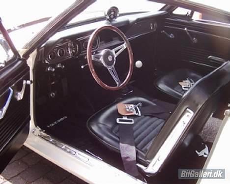 Amerikaner ford mustang GT 350 clone -  Interiør: originalt interiør efter en 1966 shelby GT 350  billede 6