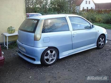 Fiat punto sx    **SOLGT** - her kan man se de malede baglygter i guldperlemor billede 2