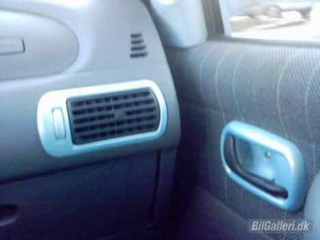 Fiat punto sx    **SOLGT** - indfarvede dele inde i bilen billede 4