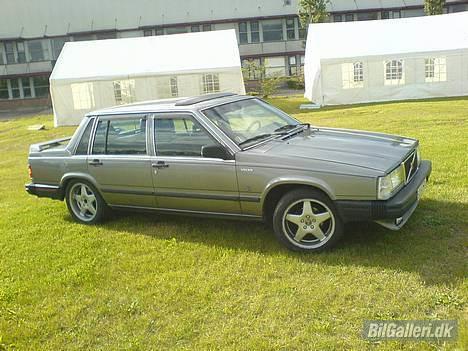 Volvo 740 - Volvo´en ny vasket og poleret ude og nyde det gode vejr... billede 8