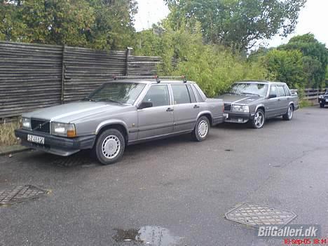 Volvo 740 - Den første er min nu døde donor bil, (også den der er på billeder 16) og min egen bagerst billede 11