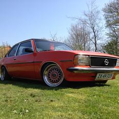 Opel Ascona b