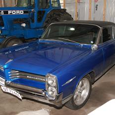 Pontiac Bonneville Sport Coupe 2 dr Hardtop