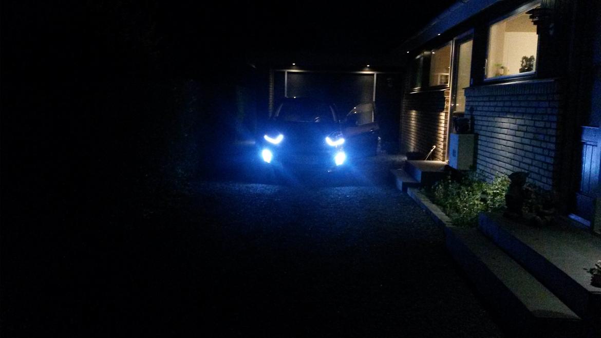 Kia Picanto - Led. Ser meget blåt ud men det er det ikke. Må være kameraet der gør det. billede 20