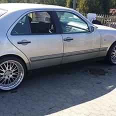 Mercedes Benz 300D w210