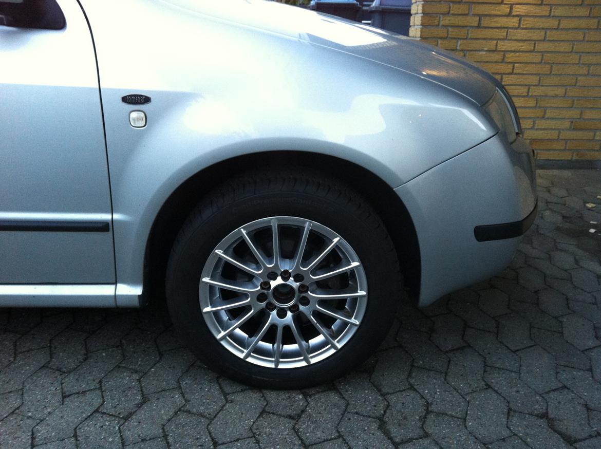 Skoda Fabia Combi - De medfælgende 15" med contidæk - de er nu solgt. billede 14