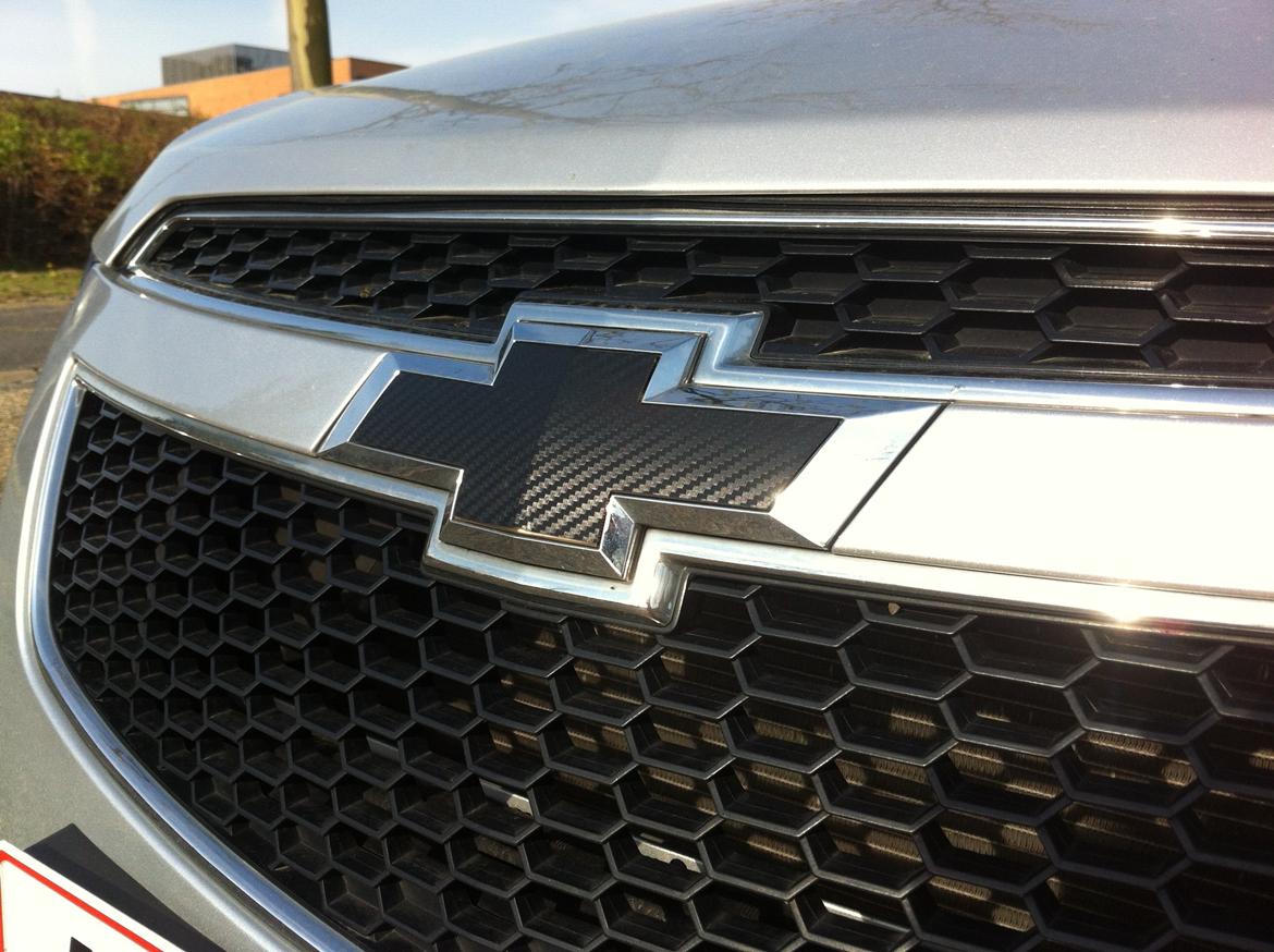 Chevrolet Cruze 1.8 LS - Carbon Folie Logo billede 7