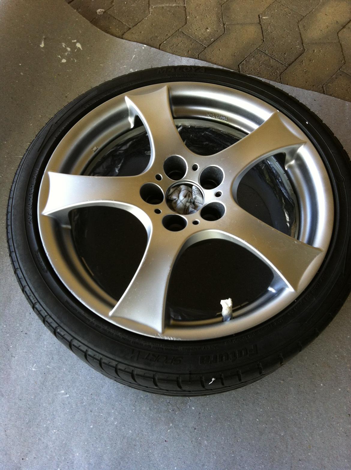 Skoda Fabia Combi - Det hjalp ! - og skulle gerne give en ensartet farve når spray folien kommer på. billede 10