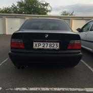 BMW 323