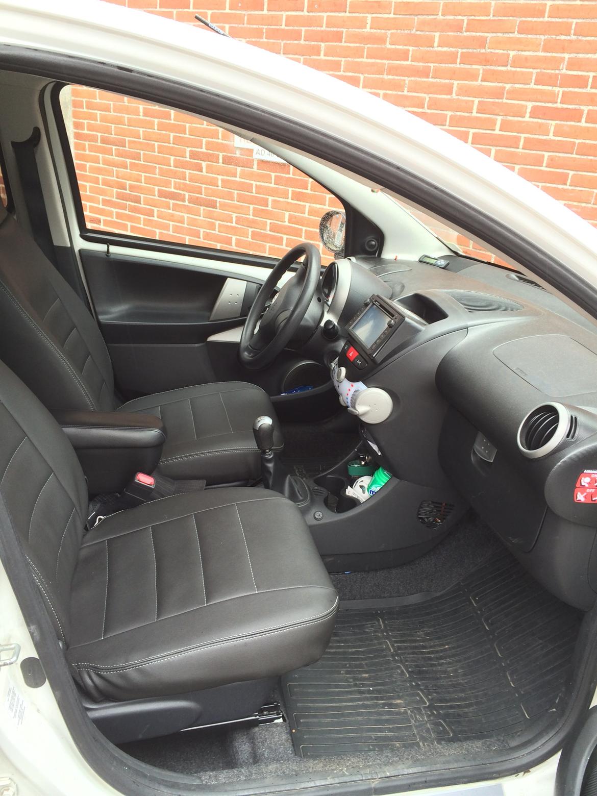 Toyota Aygo solgt billede 17