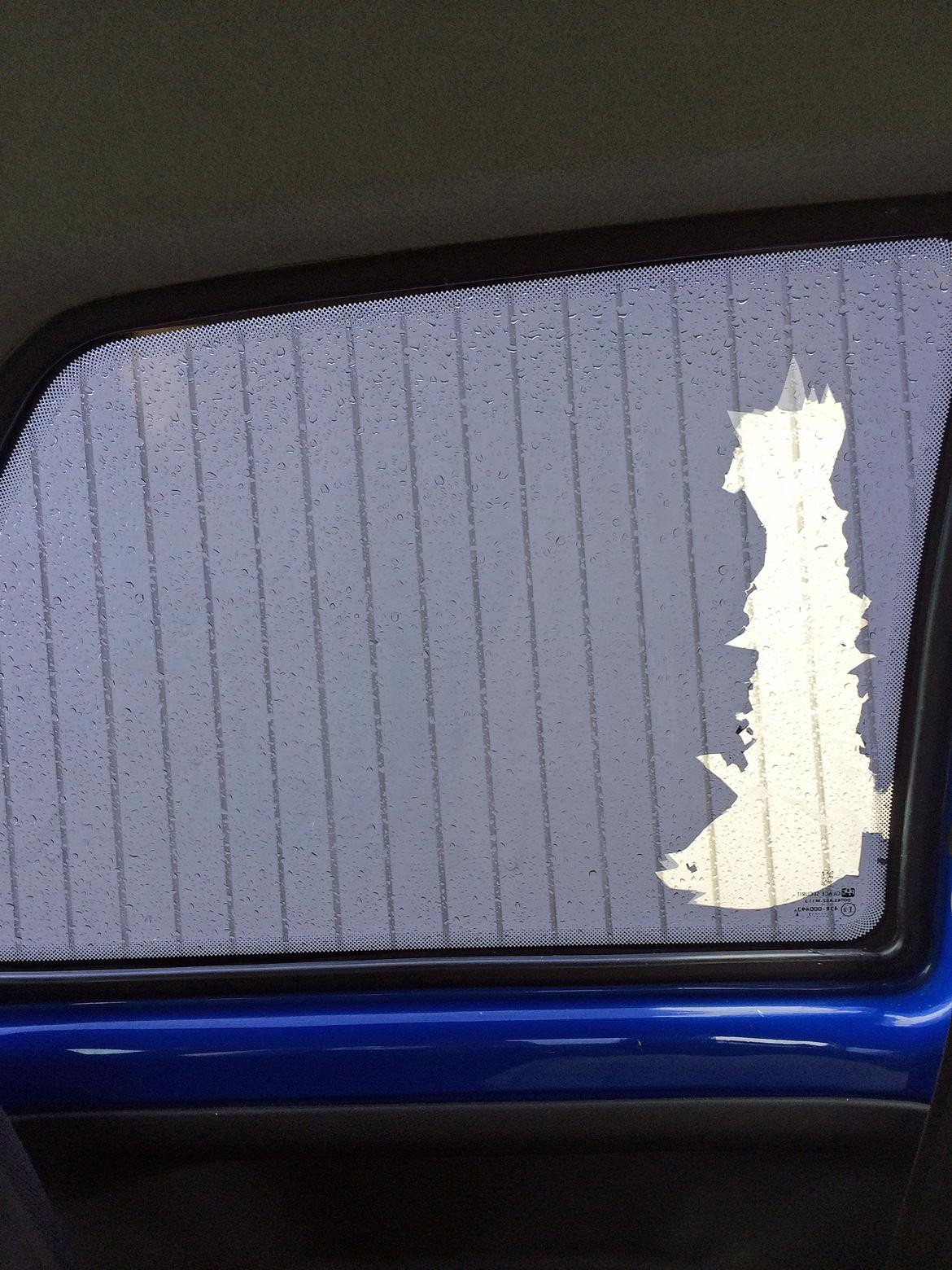 Peugeot 106 Rallye S2 - Progress: 20 min gået med at fjerne solfilm i sidevinduet.  billede 9