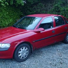 Opel Vectra B 2.0 DTi (SKROTTET)