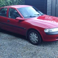 Opel Vectra B 2.0 DTi (SKROTTET)