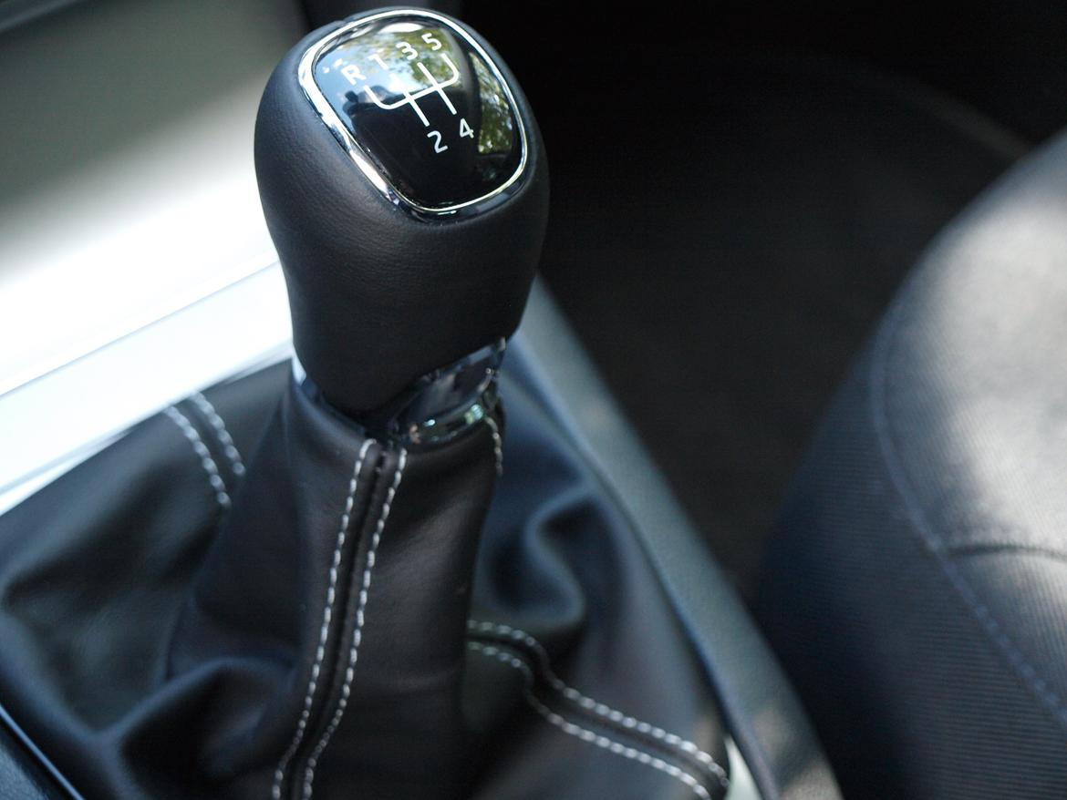 Skoda Octavia 1,6TDI Ambiente Combi FL - Læder gearknop model 2014 billede 8