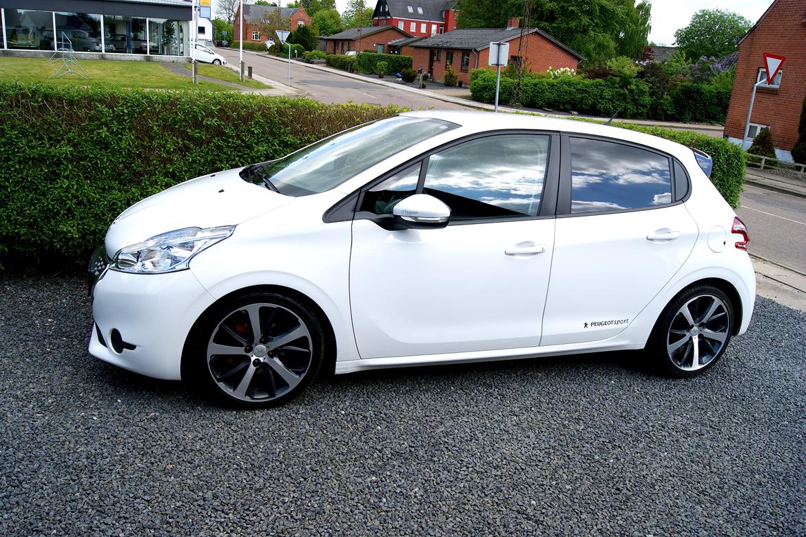 Peugeot 208 1.4 E-HDI ESG billede 1